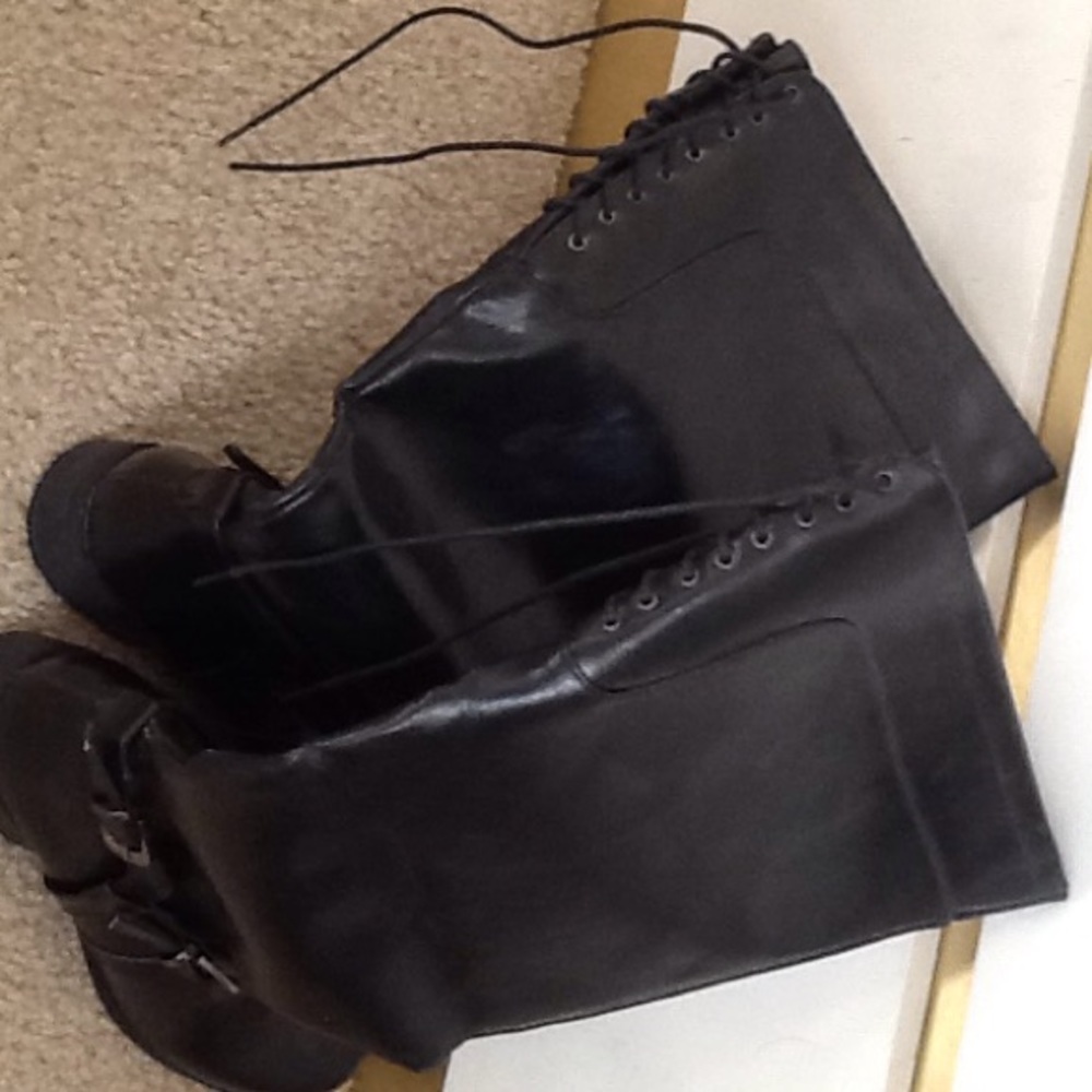 Boots - Picture 2 of 3